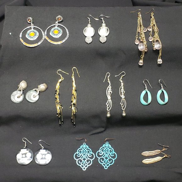 LOT OF 10 PAIRS OF EARRINGS GOLD TONE DANGLES - Picture 1 of 15
